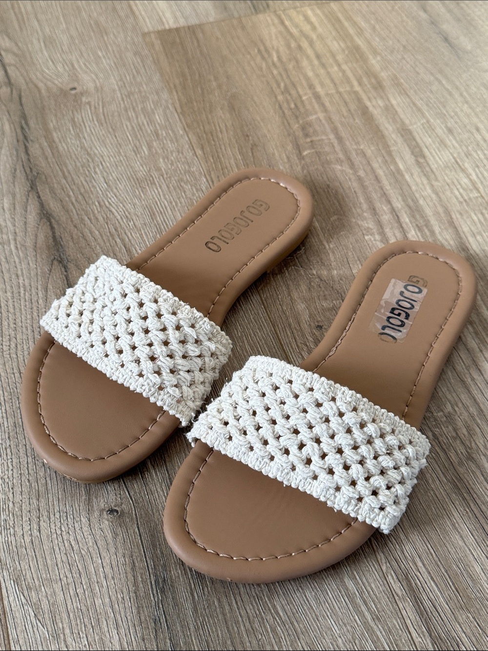 GOJOGOLO Girls Flip Flops, Cream / Ivory Woven Upper Design Size 3